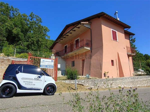 casa indipendente in vendita a Cerreto di Spoleto