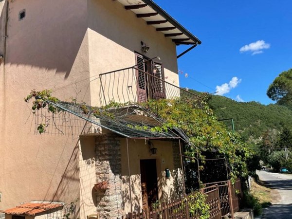 casa semindipendente in vendita a Cerreto di Spoleto in zona Rocchetta