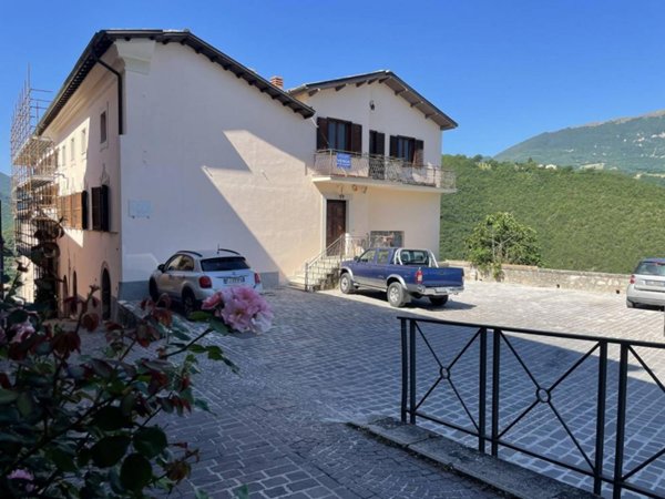 casa indipendente in vendita a Cerreto di Spoleto