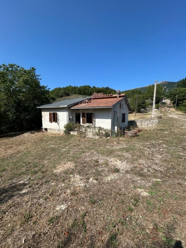 casa indipendente in vendita a Cerreto di Spoleto
