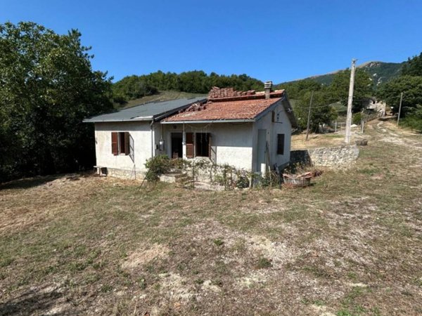 casa indipendente in vendita a Cerreto di Spoleto