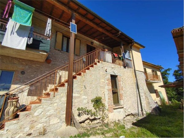 appartamento in vendita a Cerreto di Spoleto in zona Macchia