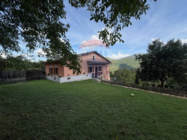 casa indipendente in vendita a Cerreto di Spoleto in zona Buggiano