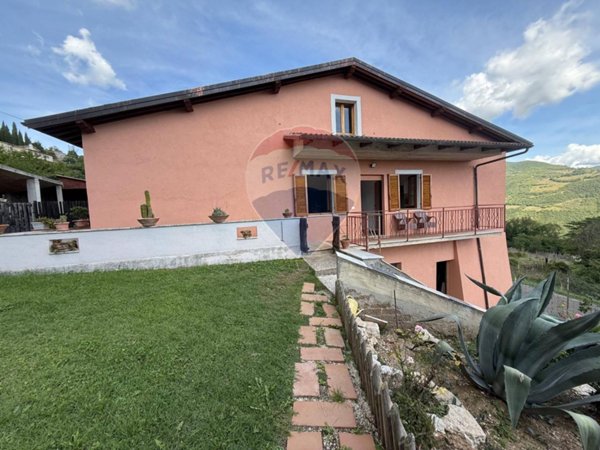 casa indipendente in vendita a Cerreto di Spoleto in zona Buggiano