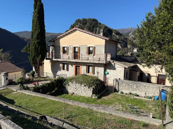 casa indipendente in vendita a Cerreto di Spoleto in zona Ponte