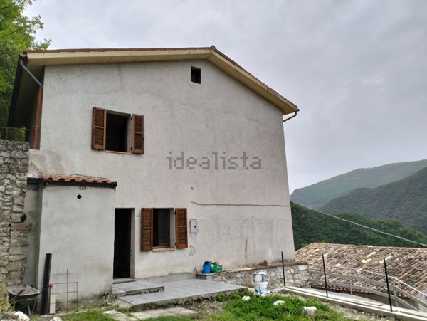 casa indipendente in vendita a Cerreto di Spoleto