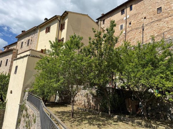 casa indipendente in vendita a Cerreto di Spoleto