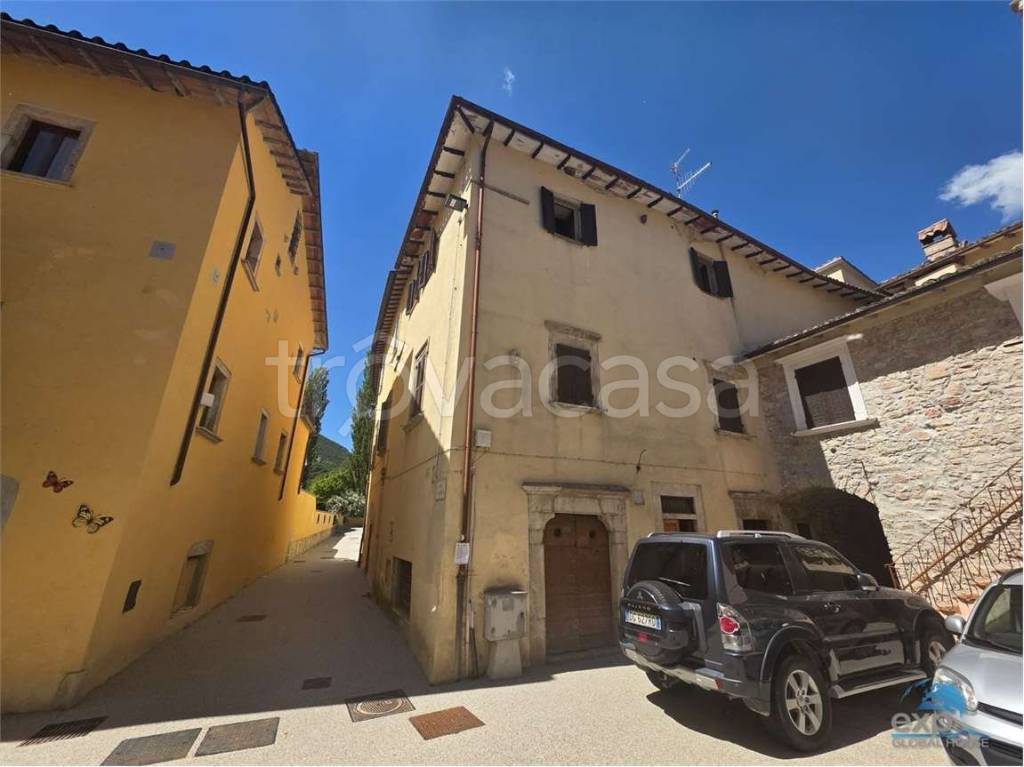 appartamento in vendita a Cerreto di Spoleto in zona Borgo Cerreto