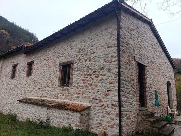 appartamento in vendita a Cerreto di Spoleto in zona Ponte