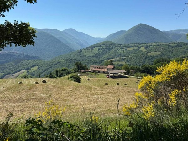 casa indipendente in vendita a Cerreto di Spoleto