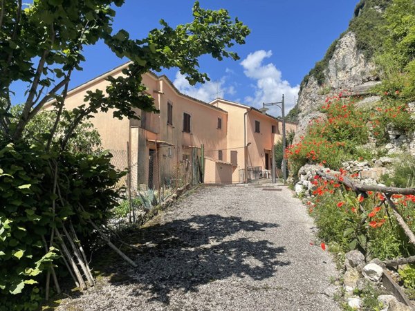 appartamento in vendita a Cerreto di Spoleto in zona Triponzo