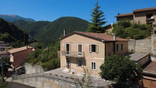 casa indipendente in vendita a Cerreto di Spoleto in zona Ponte