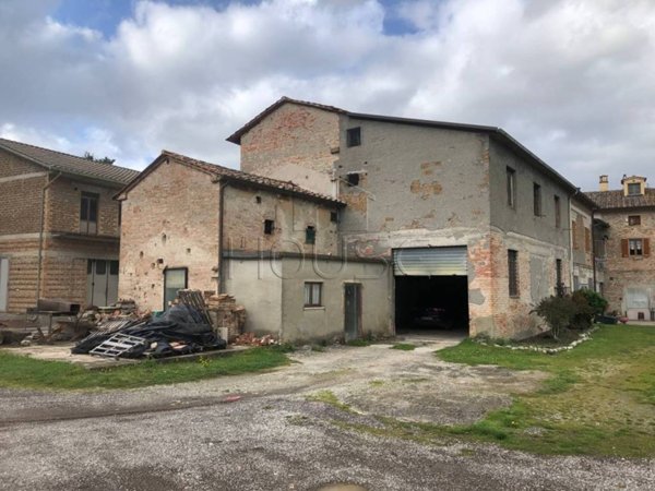 locale commerciale in vendita a Citerna in zona Pistrino