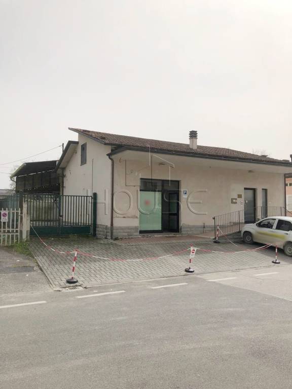 negozio in vendita a Citerna in zona Pistrino