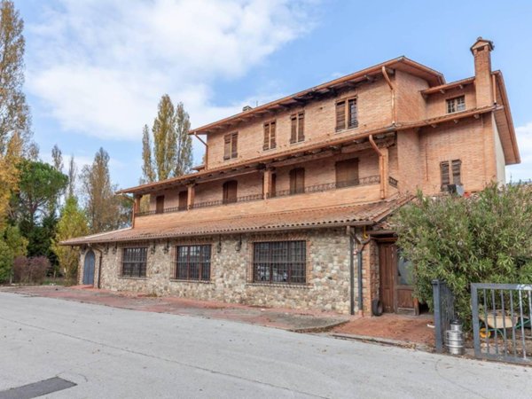 intera palazzina in vendita a Città della Pieve in zona Po Bandino