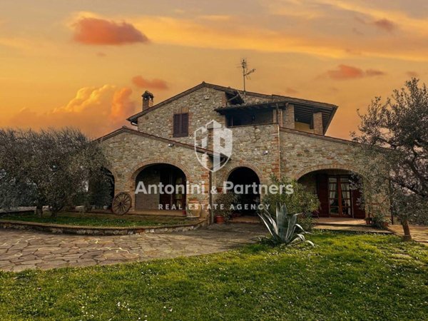 casa indipendente in vendita a Città della Pieve