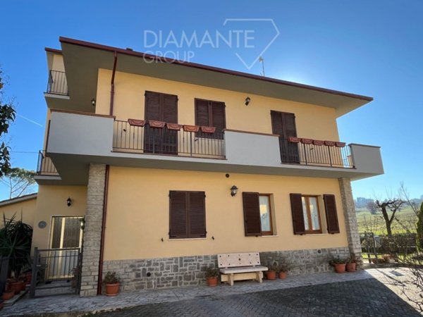 casa indipendente in vendita a Città della Pieve