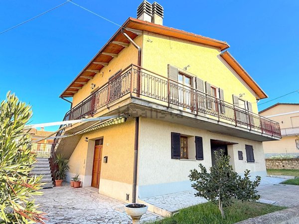 casa indipendente in vendita a Città della Pieve in zona Moiano