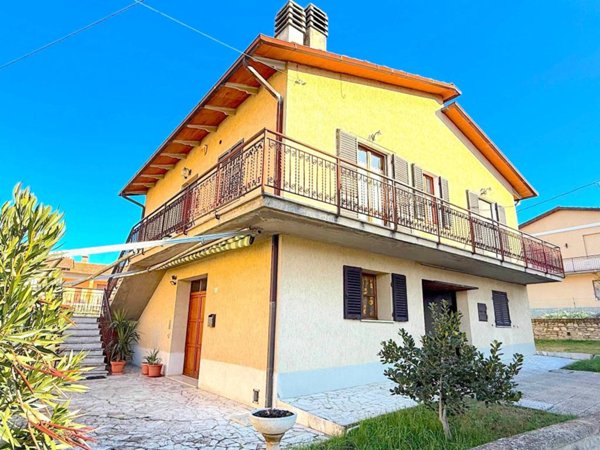 casa indipendente in vendita a Città della Pieve in zona Moiano