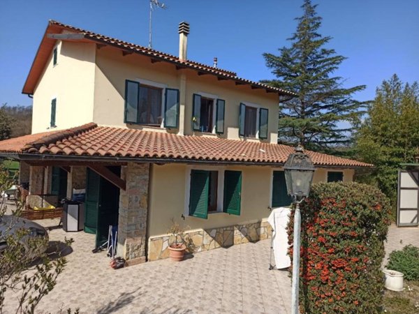casa indipendente in vendita a Città della Pieve in zona Moiano