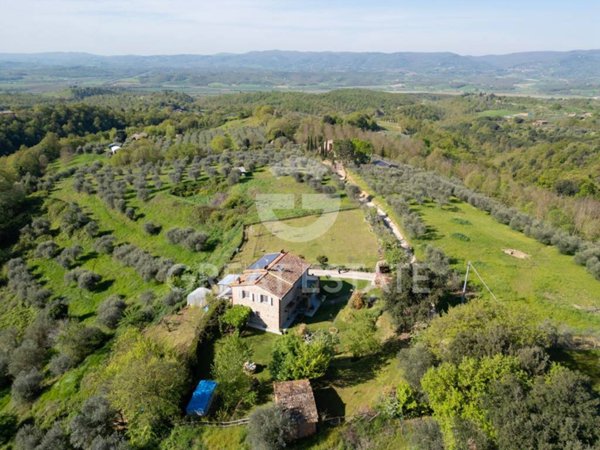 casa indipendente in vendita a Città della Pieve in zona Moiano