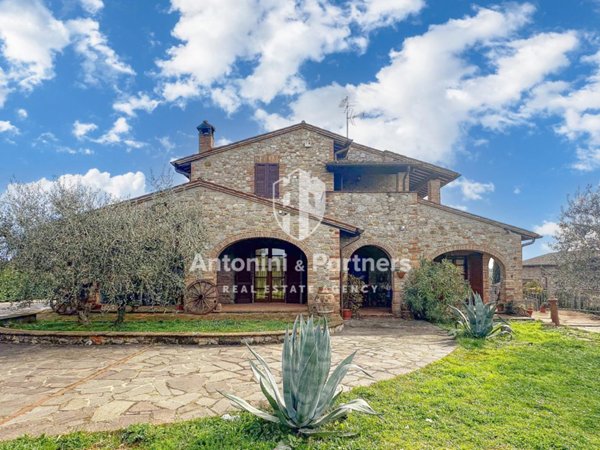 casa indipendente in vendita a Città della Pieve in zona Moiano