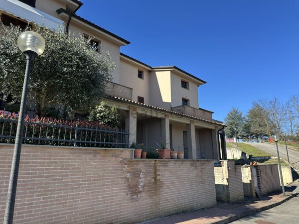casa indipendente in vendita a Città della Pieve in zona Moiano