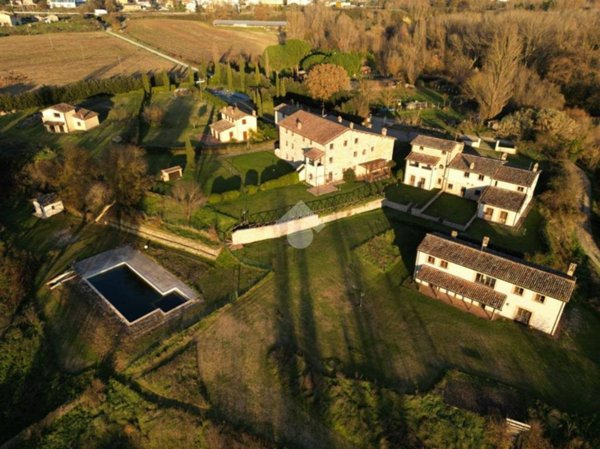 casa indipendente in vendita a Città di Castello in zona Promano
