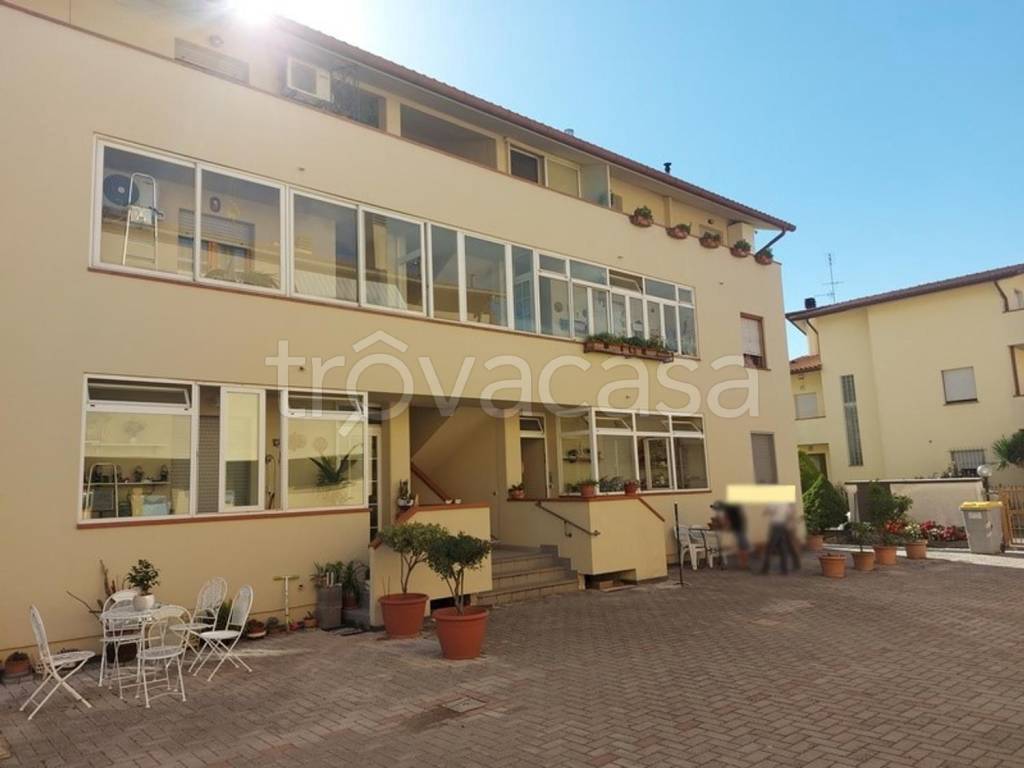 negozio in vendita a Città di Castello in zona Cerbara