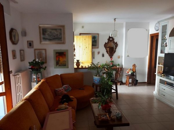 negozio in vendita a Città di Castello in zona Cerbara