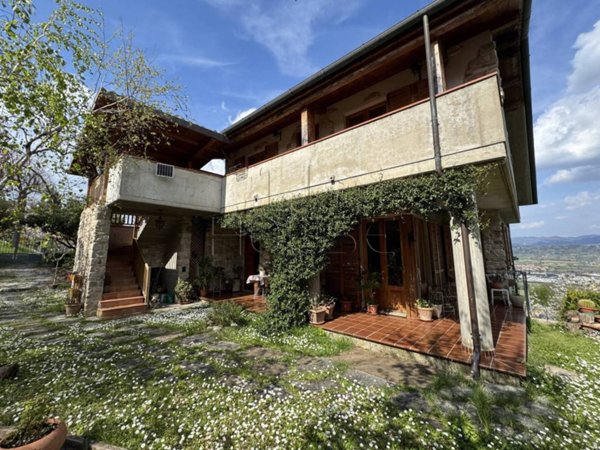 casa indipendente in vendita a Città di Castello