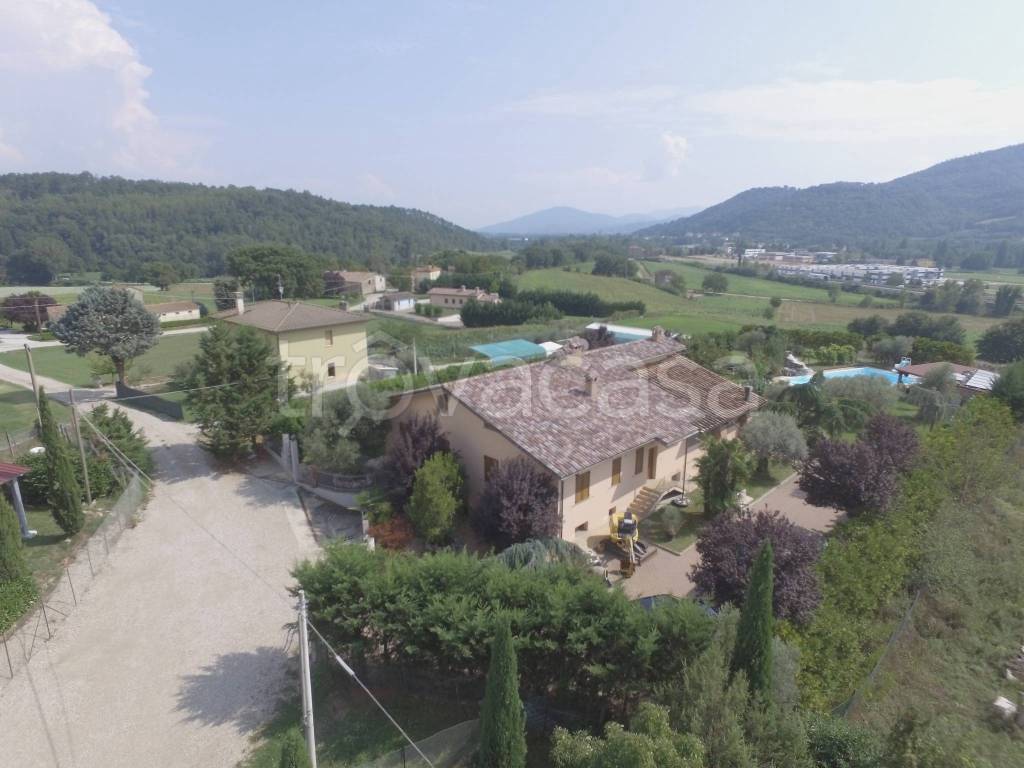 casa indipendente in vendita a Città di Castello in zona Trestina