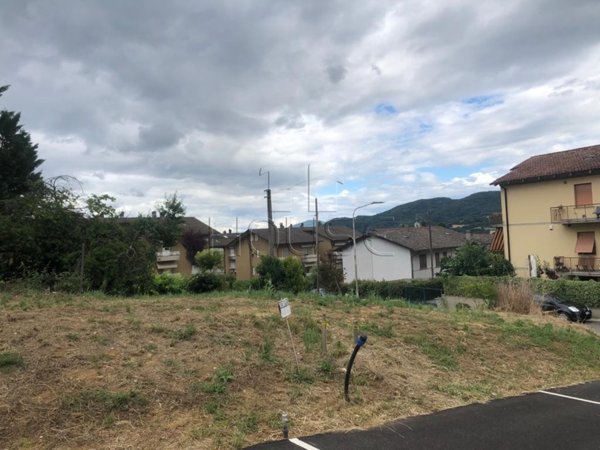 terreno edificabile in vendita a Città di Castello in zona Promano