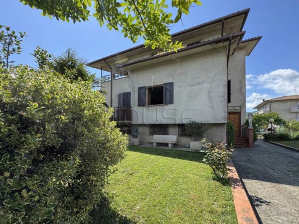 casa indipendente in vendita a Città di Castello in zona Piosina