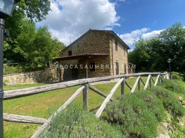 casa indipendente in vendita a Città di Castello in zona San Leo Bastia