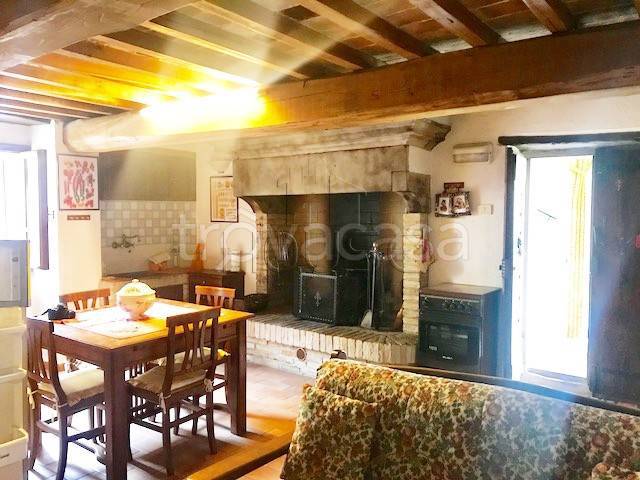 appartamento in vendita a Città di Castello in zona Lerchi