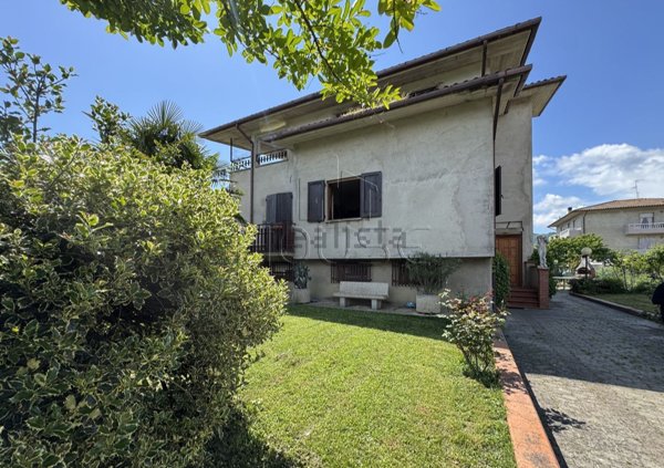 casa indipendente in vendita a Città di Castello in zona Piosina