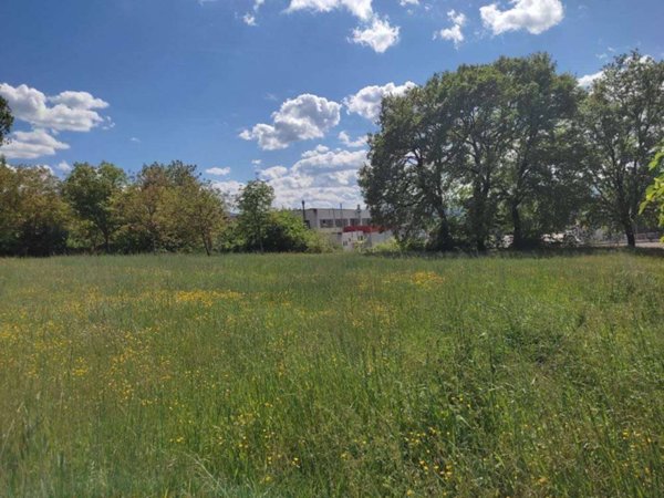 terreno edificabile in vendita a Città di Castello in zona Cinquemiglia