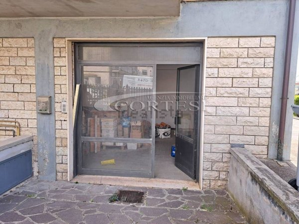 locale commerciale in vendita a Città di Castello