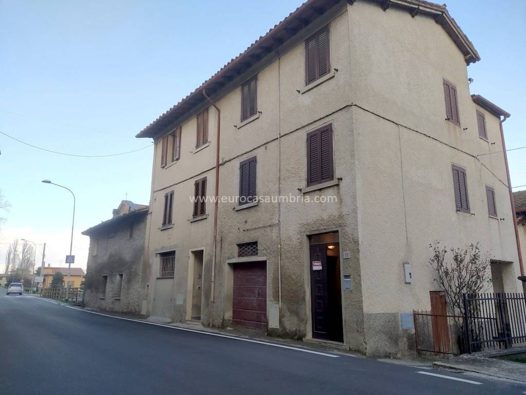 casa indipendente in vendita a Città di Castello in zona Fabbrecce