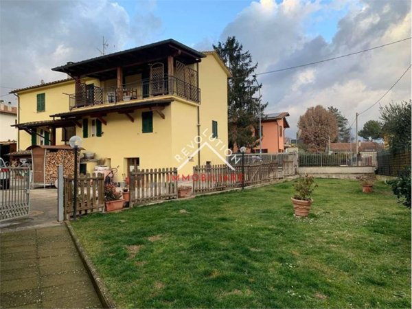 casa indipendente in vendita a Città di Castello in zona Fabbrecce
