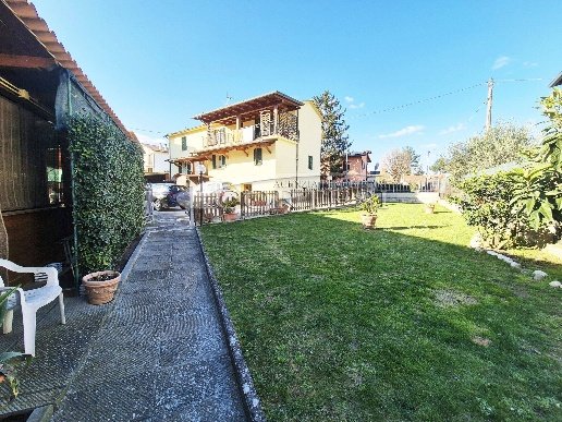 casa indipendente in vendita a Città di Castello in zona Fabbrecce
