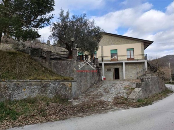 casa indipendente in vendita a Città di Castello in zona Vallurbana