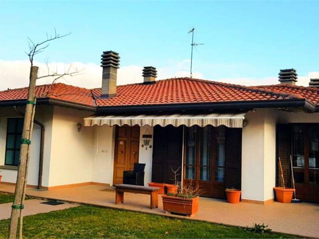 casa indipendente in vendita a Città di Castello in zona Fraccano