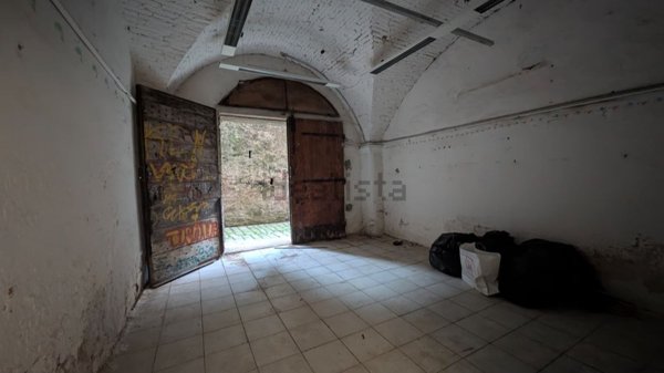 locale di sgombero in vendita a Città di Castello