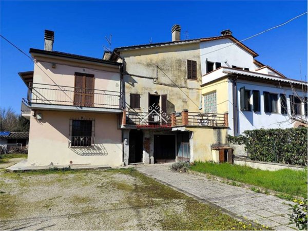 casa indipendente in vendita a Città di Castello in zona Piosina