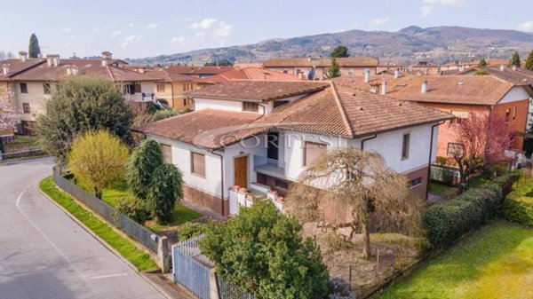 casa indipendente in vendita a Città di Castello
