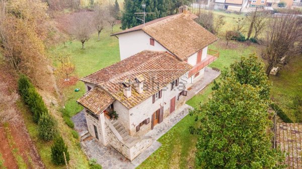 casa indipendente in vendita a Città di Castello in zona Fabbrecce