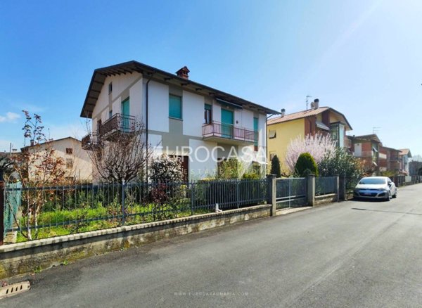 casa indipendente in vendita a Città di Castello in zona Cerbara