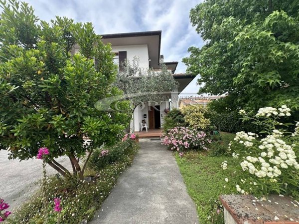 casa indipendente in vendita a Città di Castello in zona Lerchi